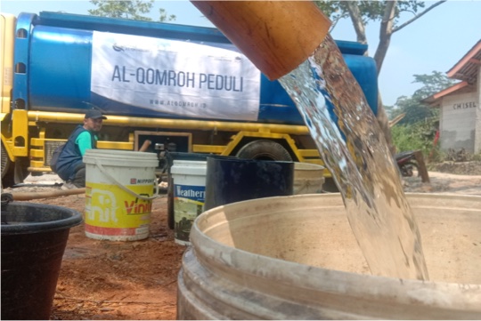 Al Qomroh Telah Salurkan 200.000 Liter Air Bersih