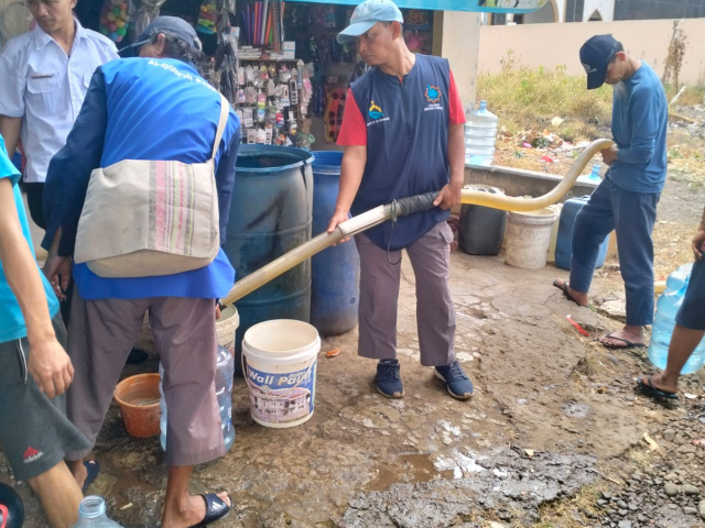 Kades Bendungan Apresiasi Program Bantuan Air Bersih AlQomroh Peduli