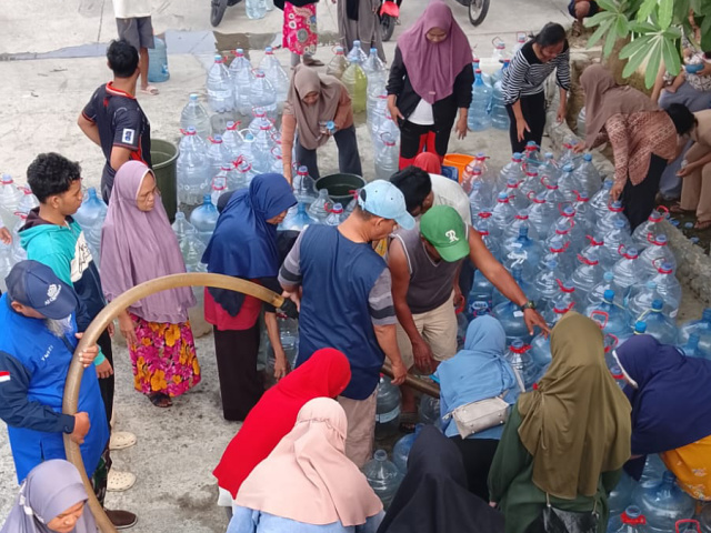 Dua Pekan, AlQomroh Peduli Salurkan Lebih dari 140 Ribu Liter Air Bersih di Jonggol